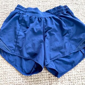 Lululemon LR hotty hot shorts 4” size 6